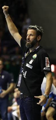 25.09.2025, xtgx, Handball, EHF Champions League, SC Magdeburg - Wisla Plock v.l. Bennet Wiegert (Magdeburg, Trainer) Jubel, Torjubel, jubelt ueber das Tor, celebrate the goal, celebration Magdeubrg