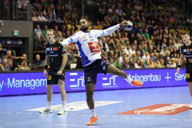 25.09.2025, xtgx, Handball, EHF Champions League, SC Magdeburg - Wisla Plock v.l. Melvyn Richardson (Plock, 22) wirft Tor, Torschuetze, erzielt Tor, Treffer, scores the goal Magdeubrg