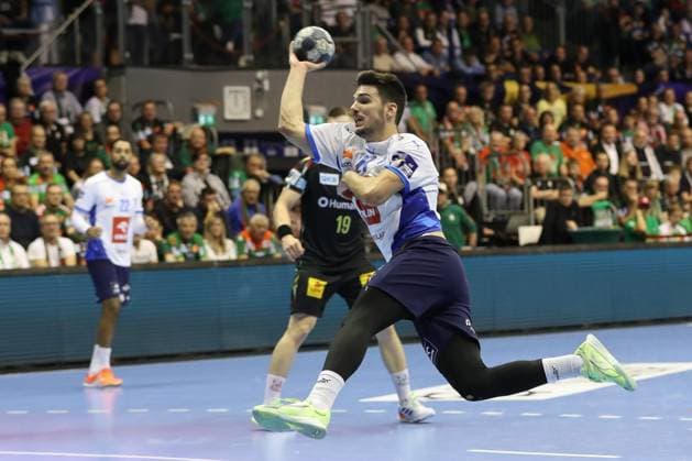 25.09.2025, xtgx, Handball, EHF Champions League, SC Magdeburg - Wisla Plock v.l. Gergo Fazekas (Plock, 24) wirft Tor, Torschuetze, erzielt Tor, Treffer, scores the goal Magdeubrg