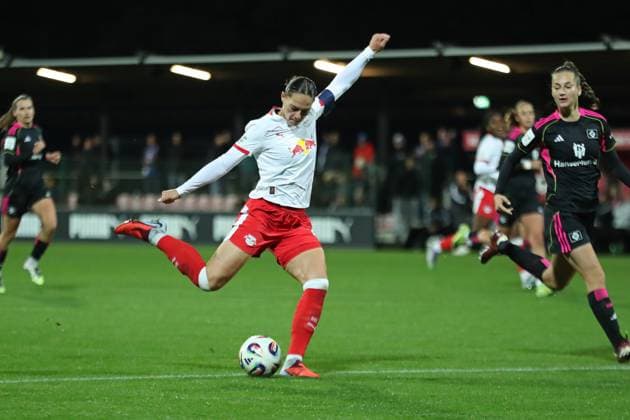 Fußball Bundesliga Frauen: RB Leipzig vs. Hamburger SV; 25.09.25 Giovanna Hoffmann (7, RB Leipzig). Fußball, Google Pixel Frauen-Bundesliga, Saison 2025 2026, 4. Spieltag: RB Leipzig vs. Hamburger SV am 25.09.25, Red Bull Arena, Leipzig. DFB REGULATIONS PROHIBIT ANY USE OF PHOTOGRAPHS AS IMAGE SEQUENCES AND OR QUASI-VIDEO. Copyright: xBEAUTIFULxSPORTS JanxKaeferx