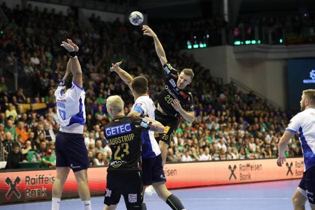 25.09.2025, xtgx, Handball, EHF Champions League, SC Magdeburg - Wisla Plock v.l. Philipp Weber (Magdeburg, 20) wirft Tor, Torschuetze, erzielt Tor, Treffer, scores the goal Magdeubrg