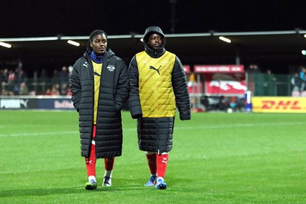 Fußball Bundesliga Frauen: RB Leipzig vs. Hamburger SV; 25.09.25 Delice Boboy (17, RB Leipzig links) und Persis Oteng (9, RB Leipzig). Fußball, Google Pixel Frauen-Bundesliga, Saison 2025 2026, 4. Spieltag: RB Leipzig vs. Hamburger SV am 25.09.25, Red Bull Arena, Leipzig. DFB REGULATIONS PROHIBIT ANY USE OF PHOTOGRAPHS AS IMAGE SEQUENCES AND OR QUASI-VIDEO. Copyright: xBEAUTIFULxSPORTS JanxKaeferx