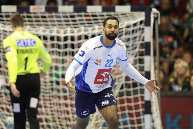 25.09.2025, xtgx, Handball, EHF Champions League, SC Magdeburg - Wisla Plock v.l. Melvyn Richardson (Plock, 22) Jubel, Torjubel, jubelt ueber das Tor, celebrate the goal, celebration Magdeubrg