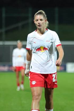 Fußball Bundesliga Frauen: RB Leipzig vs. Hamburger SV; 25.09.25 Julia Landenberger (21, RB Leipzig). Porträt. Fußball, Google Pixel Frauen-Bundesliga, Saison 2025 2026, 4. Spieltag: RB Leipzig vs. Hamburger SV am 25.09.25, Red Bull Arena, Leipzig. DFB REGULATIONS PROHIBIT ANY USE OF PHOTOGRAPHS AS IMAGE SEQUENCES AND OR QUASI-VIDEO. Copyright: xBEAUTIFULxSPORTS JanxKaeferx