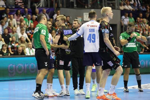 25.09.2025, xtgx, Handball, EHF Champions League, SC Magdeburg - Wisla Plock v.l. Gisli Thorgeir Kristjansson (Magdeburg, 10) verletzt Verletzung Magdeubrg