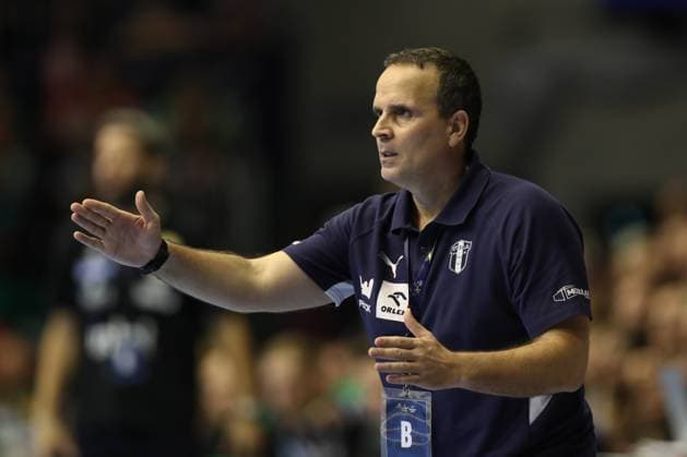 25.09.2025, xtgx, Handball, EHF Champions League, SC Magdeburg - Wisla Plock v.l. Xavier Sabate Caviedes (Plock, Trainer) Magdeubrg