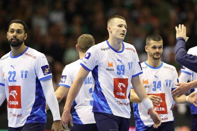 25.09.2025, xtgx, Handball, EHF Champions League, SC Magdeburg - Wisla Plock v.l. Sergei Kosorotov (Plock, 99) enttaeuscht, schaut enttaeuscht, niedergeschlagen, disappointed Magdeubrg