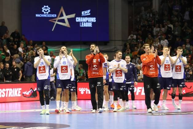 25.09.2025, xtgx, Handball, EHF Champions League, SC Magdeburg - Wisla Plock v.l. Plock enttaeuscht, schaut enttaeuscht, niedergeschlagen, disappointed Magdeubrg