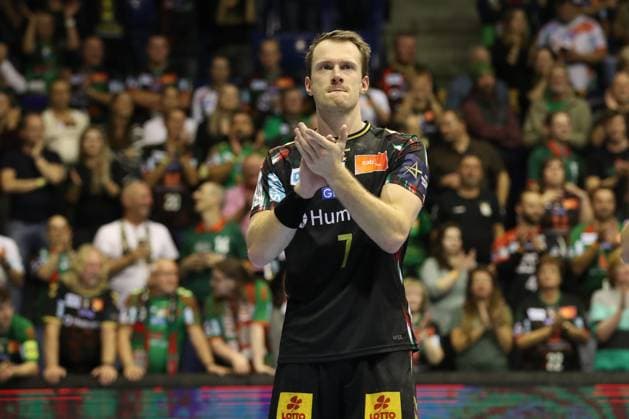25.09.2025, xtgx, Handball, EHF Champions League, SC Magdeburg - Wisla Plock v.l. Felix Claar (Magdeburg, 7) Jubel ueber den Sieg, Jubel nach Spielende Magdeubrg