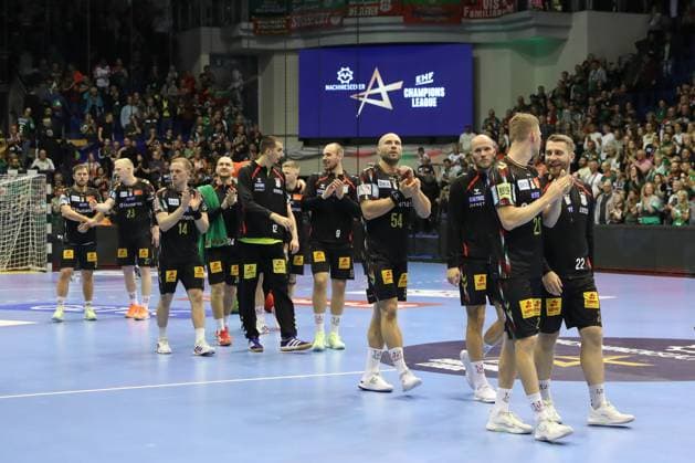 25.09.2025, xtgx, Handball, EHF Champions League, SC Magdeburg - Wisla Plock v.l. Magdeburg Jubel ueber den Sieg, Jubel nach Spielende Magdeubrg