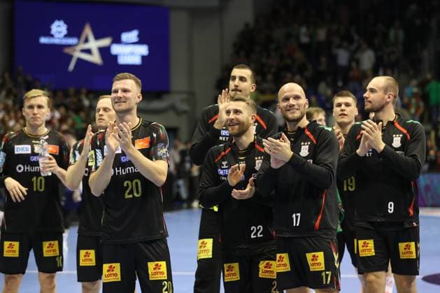 25.09.2025, xtgx, Handball, EHF Champions League, SC Magdeburg - Wisla Plock v.l. Philipp Weber (Magdeburg, 20), Lukas Mertens (Magdeburg, 22), Tim Hornke (Magdeburg, 17) Jubel ueber den Sieg, Jubel nach Spielende Magdeubrg