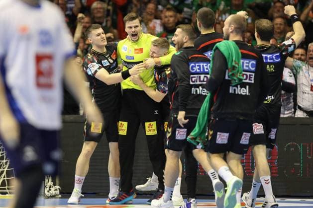 25.09.2025, xtgx, Handball, EHF Champions League, SC Magdeburg - Wisla Plock v.l. Elvar Orn Jonsson (Magdeburg, 19), Sergey Hernandez Ferrer (Magdeburg, 1) Sebastian Barthold (Magdebug, 25) Jubel ueber den Sieg, Jubel nach Spielende Magdeubrg