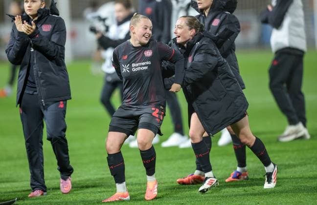 DEU, Leverkusen, Bayer Leverkusen v Eintracht Frankfurt, Google Pixel Bundesliga, DFB, Saison 2526, Ulrich-Haberland-Stadion, 4. Spieltag, im Bild: Leverkusen gewinnt nach Toren mit 2:1 gegen Eintracht Frankfurt, Freude und Jubel, Vanessa Fudalla (Bayer Leverkusen 21) DFB DFL REGULATIONS PROHIBIT ANY USE OF PHOTOGRAPHS AS IMAGE SEQUENCES AND OR QUASI-VIDEO, 25.09.2025, Copyright: HMBxMedia HendrikxHamelau