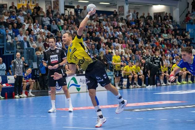 Kai Haefner, Rueckraum rechts, (TVB Stuttgart 34), VfL Gummersbach vs. TVB 1898 Stuttgart, Daikin Handball Bundesliga, Herren , 6. Spieltag, 25.09.2025 Gummersbach NRW Deutschland