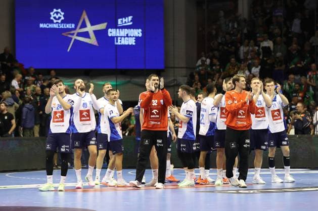 25.09.2025, xtgx, Handball, EHF Champions League, SC Magdeburg - Wisla Plock v.l. Plock enttaeuscht, schaut enttaeuscht, niedergeschlagen, disappointed Magdeubrg