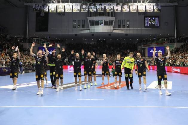 25.09.2025, xtgx, Handball, EHF Champions League, SC Magdeburg - Wisla Plock v.l. Magdeburg Jubel ueber den Sieg, Jubel nach Spielende Magdeubrg
