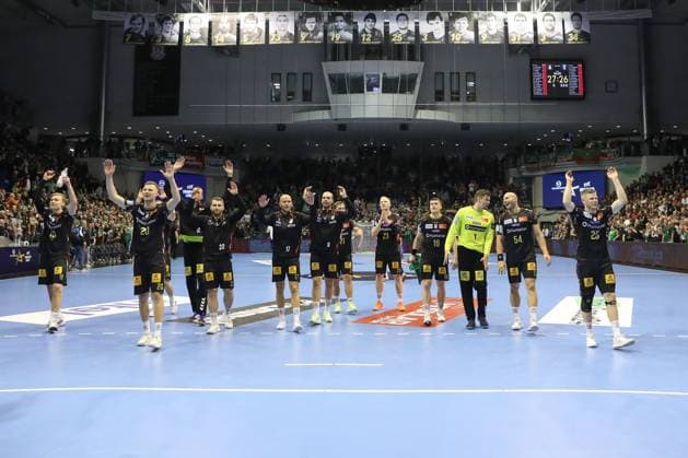 25.09.2025, xtgx, Handball, EHF Champions League, SC Magdeburg - Wisla Plock v.l. Magdeburg Jubel ueber den Sieg, Jubel nach Spielende Magdeubrg