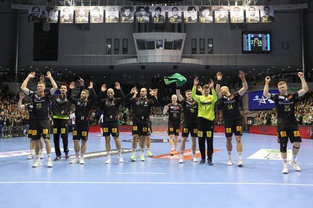 25.09.2025, xtgx, Handball, EHF Champions League, SC Magdeburg - Wisla Plock v.l. Magdeburg Jubel ueber den Sieg, Jubel nach Spielende Magdeubrg