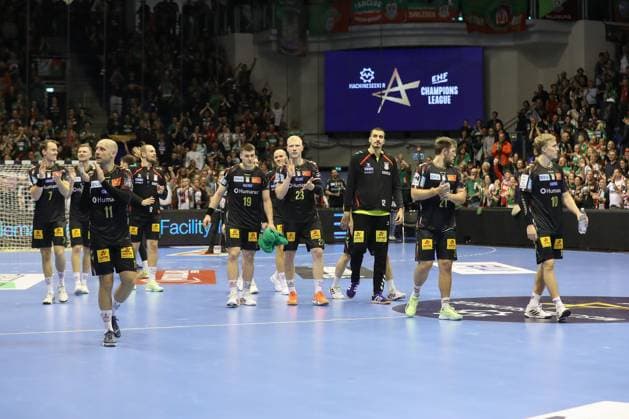 25.09.2025, xtgx, Handball, EHF Champions League, SC Magdeburg - Wisla Plock v.l. Magdeburg Jubel ueber den Sieg, Jubel nach Spielende Magdeubrg