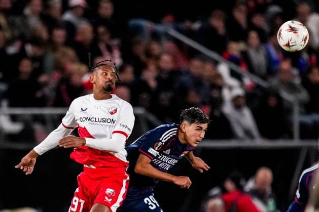 UTRECHT, NETHERLANDS - SEPTEMBER 25: Sebastien Haller of FC Utrecht and Mathys De Carvalho of Olympique Lyonnais compete for the headed ball during the UEFA Europa League 2025 26 League Phase MD1 match between FC Utrecht and Olympique Lyonnais at Stadion Galgenwaard on September 25, 2025 in Utrecht, Netherlands. (Photo by Rene Nijhuis) SPO  Copyright: xRenexNijhuis