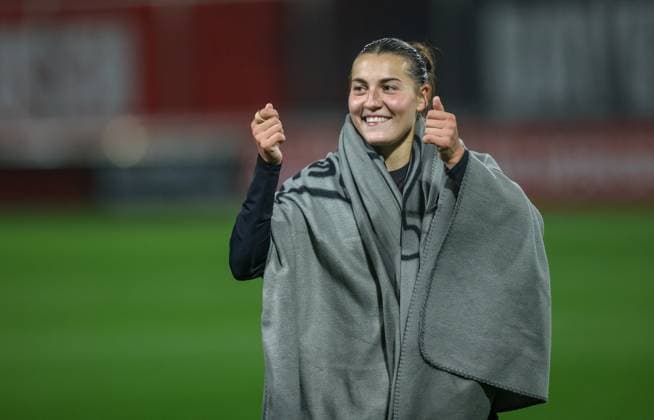 DEU, Leverkusen, Bayer Leverkusen v Eintracht Frankfurt, Google Pixel Bundesliga, DFB, Saison 2526, Ulrich-Haberland-Stadion, 4. Spieltag, im Bild: Leverkusen gewinnt nach Toren mit 2:1 gegen Eintracht Frankfurt, Freude und Jubel DFB DFL REGULATIONS PROHIBIT ANY USE OF PHOTOGRAPHS AS IMAGE SEQUENCES AND OR QUASI-VIDEO, 25.09.2025, Copyright: HMBxMedia HendrikxHamelau