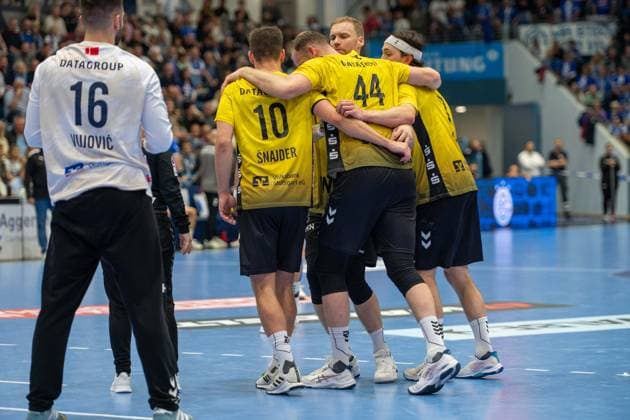 Miljan Vujovic, Torwart, , (TVB Stuttgart 16), Ivan Snajder, Linksaußen, (TVB Stuttgart 10), Lenny Rubin, Rueckraum links, (TVB Stuttgart 44), VfL Gummersbach vs. TVB 1898 Stuttgart, Daikin Handball Bundesliga, Herren , 6. Spieltag, 25.09.2025 Gummersbach NRW Deutschland