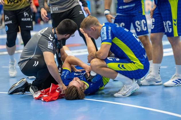 Julian Koester, Rueckraum, (VfL Gummersbach 7), Tilen Kodrin, Aussen, (VfL Gummersbach 5), VfL Gummersbach vs. TVB 1898 Stuttgart, Daikin Handball Bundesliga, Herren , 6. Spieltag, 25.09.2025 Gummersbach NRW Deutschland
