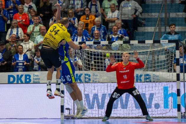 Kai Haefner, Rueckraum rechts, (TVB Stuttgart 34), 18 VfL Gummersbach vs. TVB 1898 Stuttgart, Daikin Handball Bundesliga, Herren , 6. Spieltag, 25.09.2025 Gummersbach NRW Deutschland