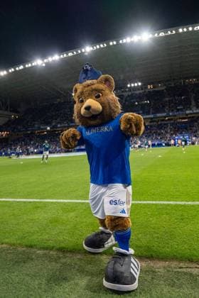 Garra - Claw is the mascot for Real Oviedo, during La Liga game between Real Oviedo and Barcelona at Carlos Tartiere, Oviedo, Spain. Copyright: xAndresxLopezxSheridanxx xSPPx Sportspressphoto_SPR32199