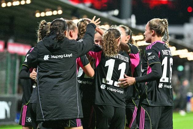 Fußball I Frauen I Saison 2025-2026 I Bundesliga I 4. Spieltag I RB Leipzig - Hamburger SV I 25.09.2025 Torjubel Melanie Brunnthaler (11, Hamburger SV) und Christin Martina Ingrid Meyer (16, Hamburger SV) jubeln mit ihrer Mannschaft Leipzig RB Trainingszentrum, Cottaweg 7 Sachsen Deutschland Copyright: xLobeca InesxHähnelx