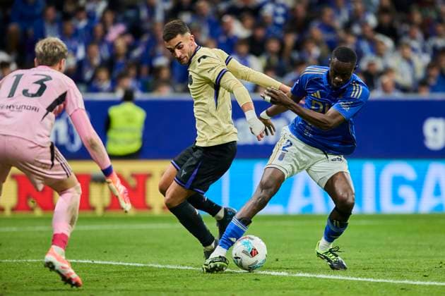 Real Oviedo v FC Barcelona, Barca - LaLiga EA Sports OVIEDO, SPAIN - SEPTEMBER 25: Ferran Torres of FC Barcelona competes for the ball with Eric Bailly of Real Oviedo during to the LaLiga EA Sports match between Real Oviedo and FC Barcelona at Carlos Tartiere stadium on September 25, 2025 in Oviedo, Spain. (Photo by Diego Simon Photo Players Images Magara Press) Oviedo Estadio Carlos Tartiere Spain Copyright: xDiegoxSimonx