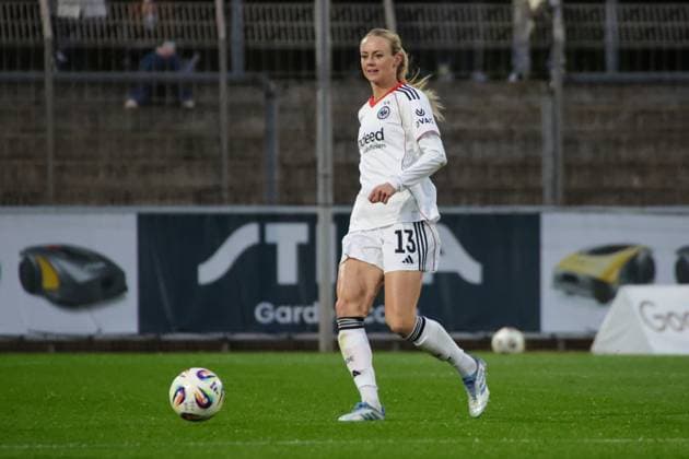 25.09.2025, xgrfx, Fussball Google Pixel Frauen-Bundesliga, Bayer Leverkusen - Eintracht Frankfurt v.l. Amanda Ilestedt (Eintracht Frankfurt) (DFL DFB REGULATIONS PROHIBIT ANY USE OF PHOTOGRAPHS as IMAGE SEQUENCES and or QUASI-VIDEO) Leverkusen