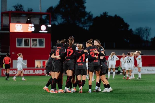 25.09.25, Frauen, Fussball, Google Pixel Frauen Bundesliga, Saison 2025 2026, Bayer 04 Leverkusen - Eintracht Frankfurt, 4. Spieltag Vanessa Fudalla ( 21 - Bayer 04 Leverkusen) Jubel über Tor zum 2:0 mit der Mannschaft Leverkusen Ulrich-Haberland-Stadion NRW Deutschland