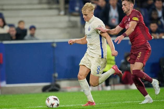 Salzburg, Österreich 25. September 2025: Europa League - 2025 2026 - RB Salzburg vs. FC Porto Im Bild: v. li. im Zweikampf Victor Froholdt (FC), Aleksa Terzic (RB) Red Bull Arena