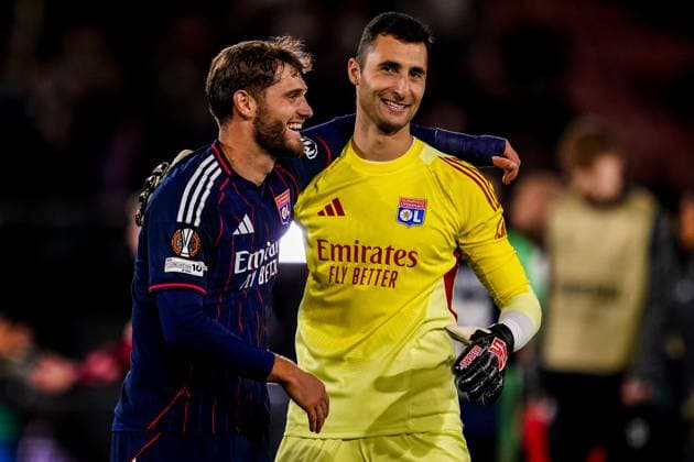 UTRECHT, NETHERLANDS - SEPTEMBER 25: Tanner Tessmann of Olympique Lyonnais and Olympique Lyonnais goalkeeper Dominik Greif celebrate their team s win after the UEFA Europa League 2025 26 League Phase MD1 match between FC Utrecht and Olympique Lyonnais at Stadion Galgenwaard on September 25, 2025 in Utrecht, Netherlands. (Photo by Rene Nijhuis) SPO  Copyright: xRenexNijhuis