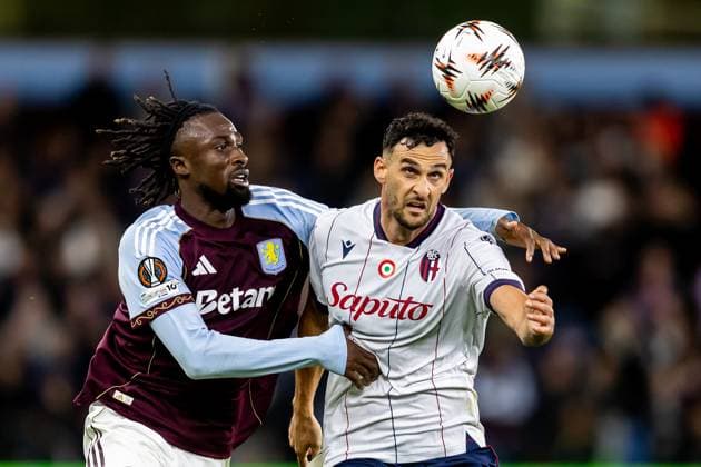 Aston Villa v Bologna Europa League 25 09 2025. Aston Villa forward Evann Guessand (29) battles for possession with Bologna defender Charalampos Lykogiannis (22) during the Europa League match between Aston Villa and Bologna at Villa Park, Birmingham, England on 25 September 2025. Birmingham Villa Park West Midlands England Editorial use only , Copyright: xManjitxNarotrax PSI-22910-0071