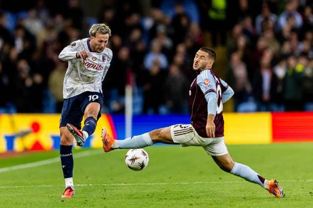 Aston Villa v Bologna Europa League 25 09 2025. Bologna forward Federico Bernardeschi (10) plays a pass during the Europa League match between Aston Villa and Bologna at Villa Park, Birmingham, England on 25 September 2025. Birmingham Villa Park West Midlands England Editorial use only , Copyright: xManjitxNarotrax PSI-22910-0095