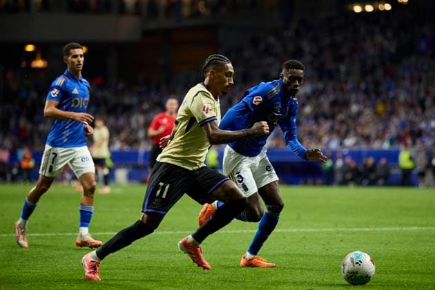 Real Oviedo v FC Barcelona, Barca - LaLiga EA Sports Raphael Dias Belloli Raphinha of FC Barcelona competes for the ball with Rahim Alhassane of Real Oviedo during the LaLiga EA Sports match between Real Oviedo and FC Barcelona at Carlos Tartiere on September 25, 2025, in Oviedo, Spain. Oviedo Carlos Tartiere Asturias Spain RL_ROVvFCB_000177 Copyright: xRicardoxLarreinax