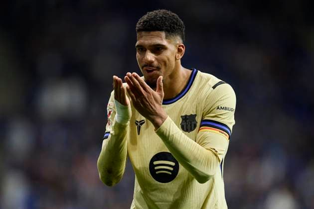 Real Oviedo v FC Barcelona, Barca - LaLiga EA Sports Ronald Araujo of FC Barcelona celebrates after scoring the team s third goal during the LaLiga EA Sports match between Real Oviedo and FC Barcelona at Carlos Tartiere on September 25, 2025, in Oviedo, Spain. Oviedo Carlos Tartiere Asturias Spain RL_ROVvFCB_000282 Copyright: xRicardoxLarreinax