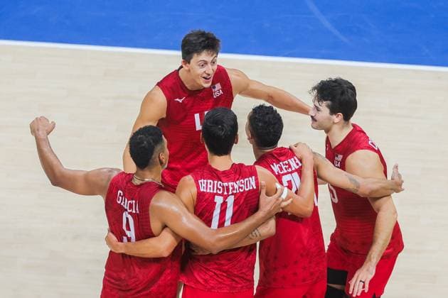 (250926) -- PASAY CITY, Sept. 26, 2025 -- Players of the United States celebrate scoring during the quarterfinals match between Bulgaria and the United States at the FIVB Men s World Championship, WM, Weltmeisterschaft 2025 in Pasay City, the Philippines, on Sept. 25, 2025. ) (SP)PHILIPPINES-PASAY CITY-FIVB MEN S WORLD CHAMPIONSHIP 2025-QUARTERFINALS ROUELLExUMALI 