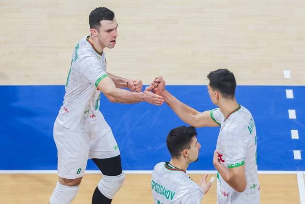 (250926) -- PASAY CITY, Sept. 26, 2025 -- Players of Bulgaria celebrate scoring during the quarterfinals match between Bulgaria and the United States at the FIVB Men s World Championship, WM, Weltmeisterschaft 2025 in Pasay City, the Philippines, on Sept. 25, 2025. ) (SP)PHILIPPINES-PASAY CITY-FIVB MEN S WORLD CHAMPIONSHIP 2025-QUARTERFINALS ROUELLExUMALI 
