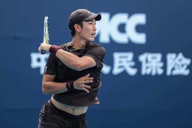 BEIJING, CHINA - SEPTEMBER 26: Shang Juncheng of China competes in the Men s Singles Round of 32 match against Arthur Cazaux of France on day 5 of the 2025 China Open at National Tennis Center on September 26, 2025 in Beijing, China.  Copyright: xVCGx 111593321283