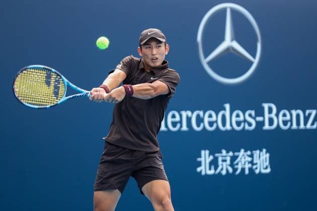 BEIJING, CHINA - SEPTEMBER 26: Shang Juncheng of China competes in the Men s Singles Round of 32 match against Arthur Cazaux of France on day 5 of the 2025 China Open at National Tennis Center on September 26, 2025 in Beijing, China.  Copyright: xVCGx 111593321265