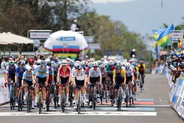 2025 UCI Road World Championships Picture by Alex Whitehead SWpix.com - 26 09 2025 - Cycling - 2025 UCI Road World Championships - Kigali Convention Centre, Kigali, Rwanda - Men Under-23 Road Race - The peloton Copyright: x xSWpix.comx(t axPhotographyxHubxLtd)xAlexxWhitehead SWpix.comx SWP-3030-7314