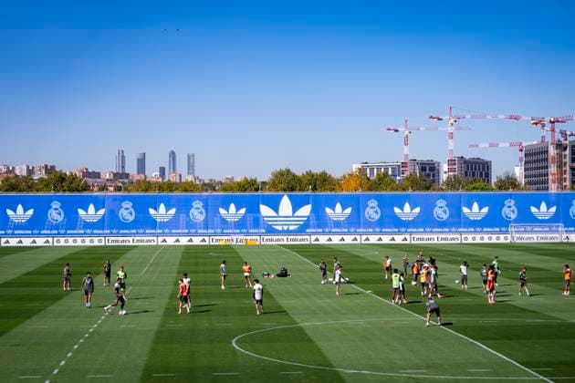 Real Madrid Training Session A general view of the training field of Real Madrid during the training session ahead of their LaLiga EA Sports match against Atletico de Madrid at Ciudad Real Madrid on September 26, 2025 in Madrid, Spain. Valdebebas Ciudad Real Madrid Madrid Spain Copyright: xAlbertoxGardinx AGardin_20250926_Foot_ReaMad_tra_0016