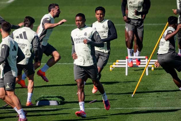 Real Madrid Training Session David Alaba of Real Madrid (C) is seen training with his teammates during the training session ahead of their LaLiga EA Sports match against Atletico de Madrid at Ciudad Real Madrid on September 26, 2025 in Madrid, Spain. Valdebebas Ciudad Real Madrid Madrid Spain Copyright: xAlbertoxGardinx AGardin_20250926_Foot_ReaMad_tra_0087