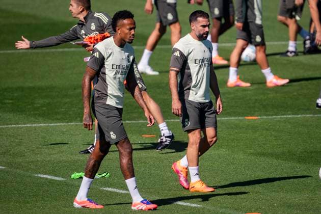 Real Madrid Training Session Players of Real Madrid (from L to R) Eder Militao, Daniel Carvajal are seen training during the training session ahead of their LaLiga EA Sports match against Atletico de Madrid at Ciudad Real Madrid on September 26, 2025 in Madrid, Spain. Valdebebas Ciudad Real Madrid Madrid Spain Copyright: xAlbertoxGardinx AGardin_20250926_Foot_ReaMad_tra_0220
