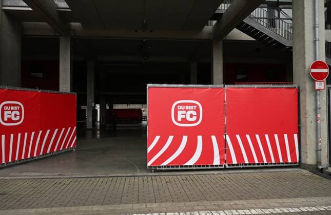 26.09.2025 , xophax, Fussball 1.Bundesliga, 1.FC Koeln Erste Aufbauten im Rhein Energie Stadion für die Jahreshauptversammlung am Samstag den 27.09.2025. (DFL DFB REGULATIONS PROHIBIT ANY USE OF PHOTOGRAPHS as IMAGE SEQUENCES and or QUASI-VIDEO) Koeln