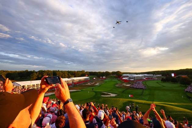 Flypast before the start of play 2025 Ryder Cup, Day One, Morning Foursomes, Golf, Bethpage Black Golf Course, New York, USA - 26 Sep 2025New York Bethpage Black Golf Course New York (NY) United States of America EDITORIAL USE ONLY No use with unauthorised audio, video, data, fixture lists, club league logos or live services. Online in-match use limited to 120 images, no video emulation. No use in betting, games or single club league player publications. Copyright: xJamesxMarsh Shutterstockx 15500199ab
