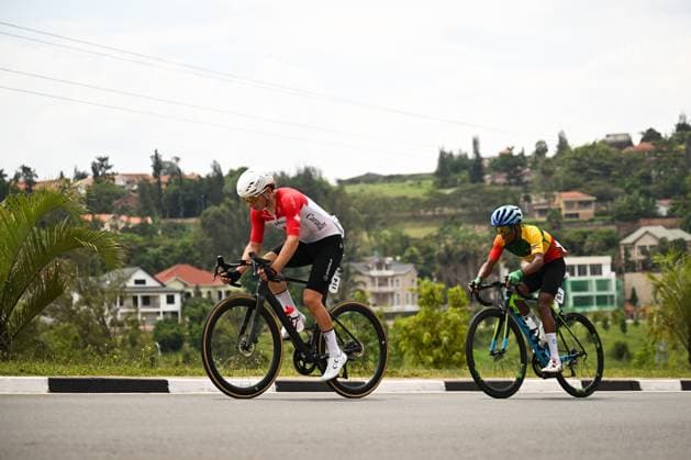 2025 UCI Road World Championships Picture by Chris Auld SWpix.com - 26 09 2025 - Cycling - 2025 UCI Road World Championships - Kigali Convention Centre, Kigali, Rwanda - Men Under-23 Road Race - Samuel Couture (Canada), Geremdedhin Hailemariam (Ethiopia) Copyright: x xSWpix.comx(t axPhotographyxHubxLtd)xChrisxAuld SWpix.comx SWP-3030-7351